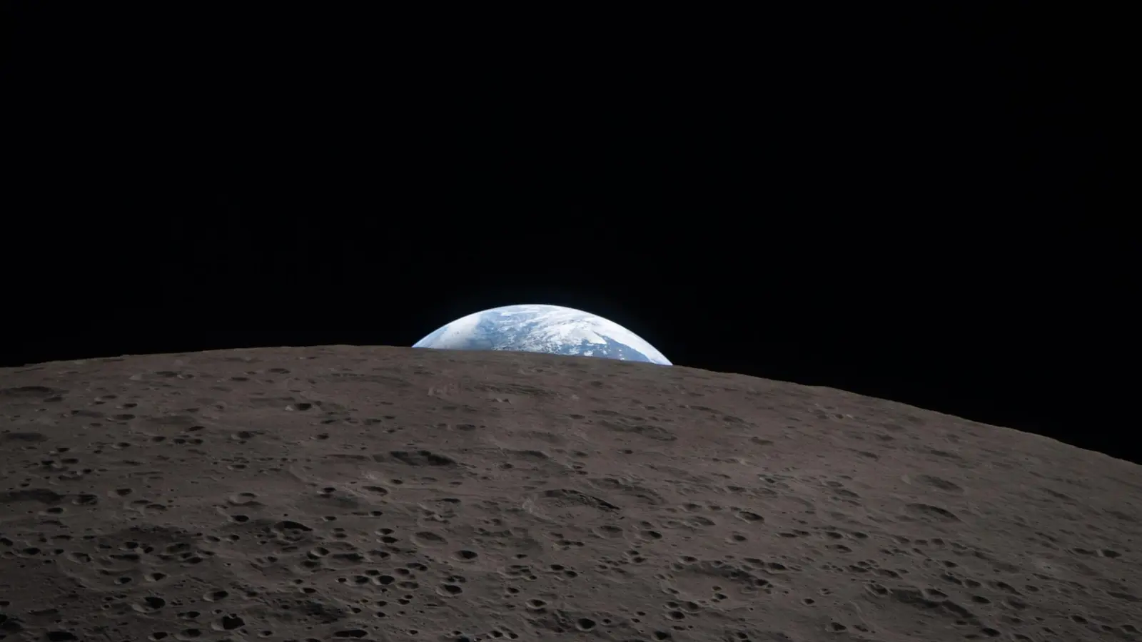 Orbitoje repeticija prieš Mėnulio nusileidimą 2027 m.